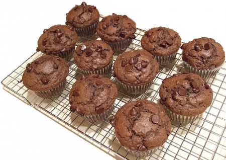 Muffins de chocolate rellenos con dulce de leche